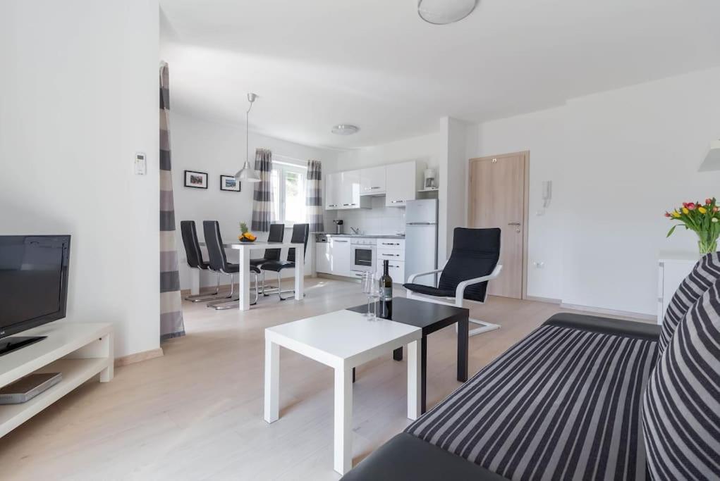 Apartments Punta Премантура Екстериор снимка