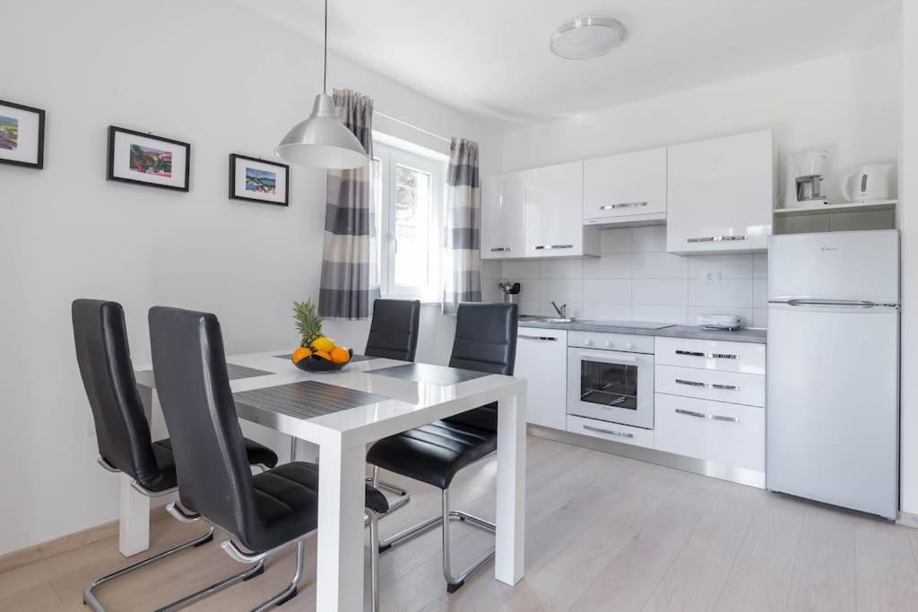 Apartments Punta Премантура Екстериор снимка